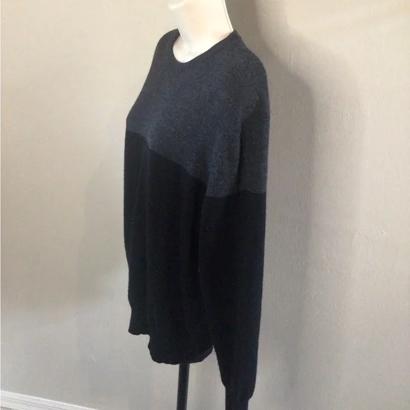 Men's Black and Gray Sweater Calvin Klein merino wool size large - Picture 2 of 5